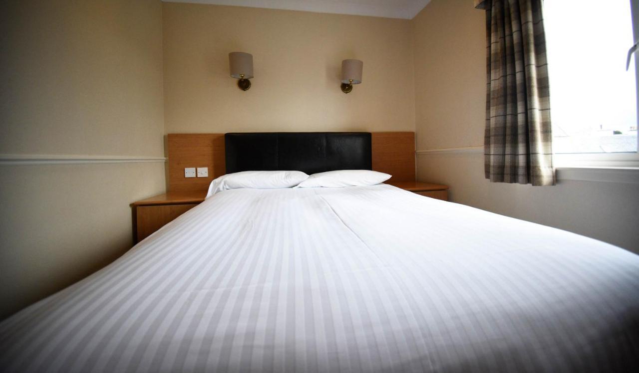 Hotel The Caledonian Portree Exterior foto