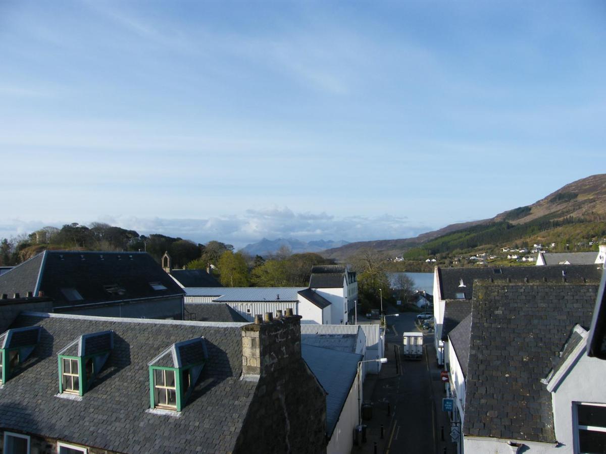 Hotel The Caledonian Portree Exterior foto