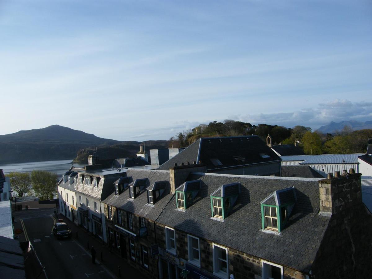 Hotel The Caledonian Portree Exterior foto